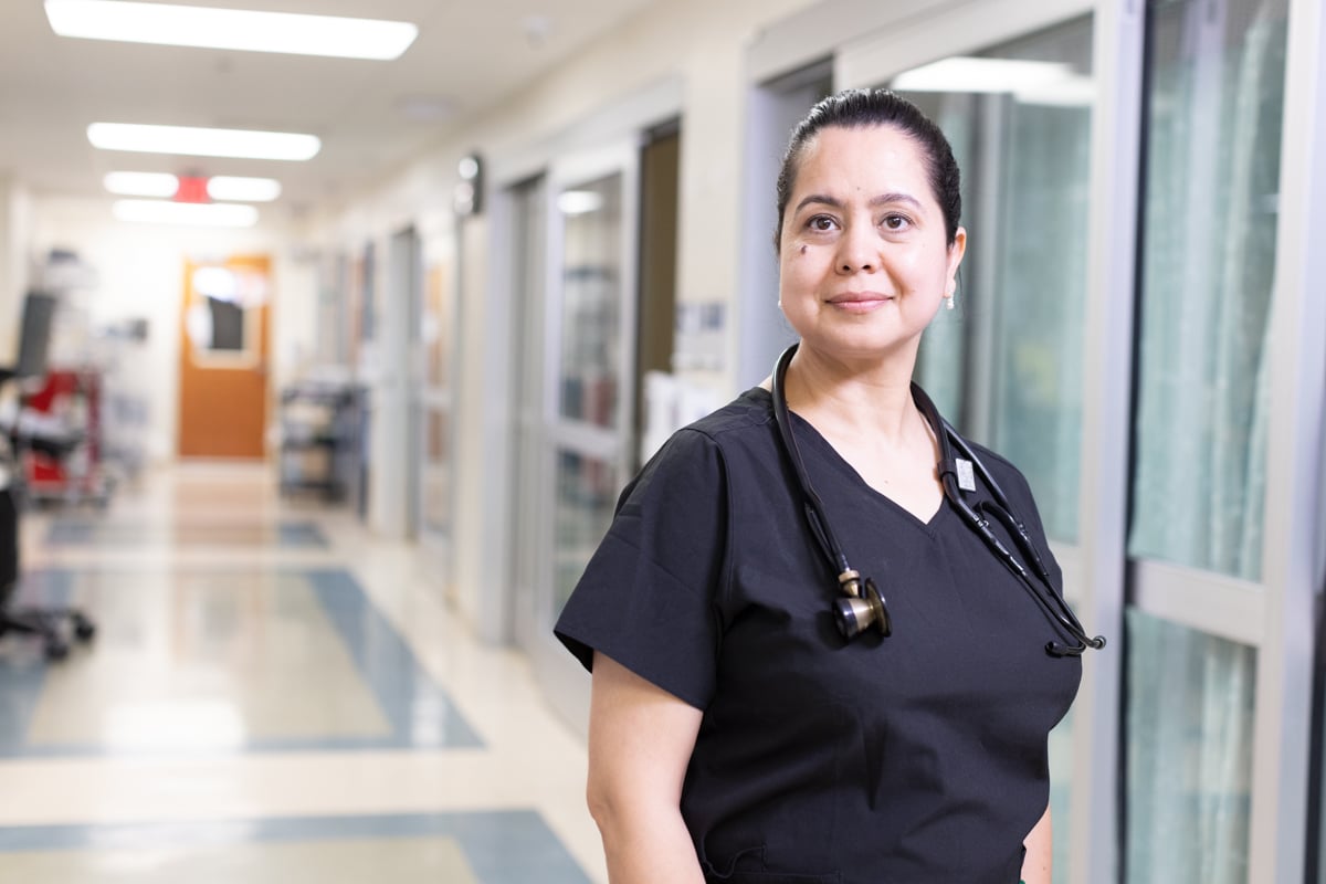 Portrait: Dr. Aalyia Burza, Pulmonologist and Critical Care. Samaritan Medical Center, Watertown, NY