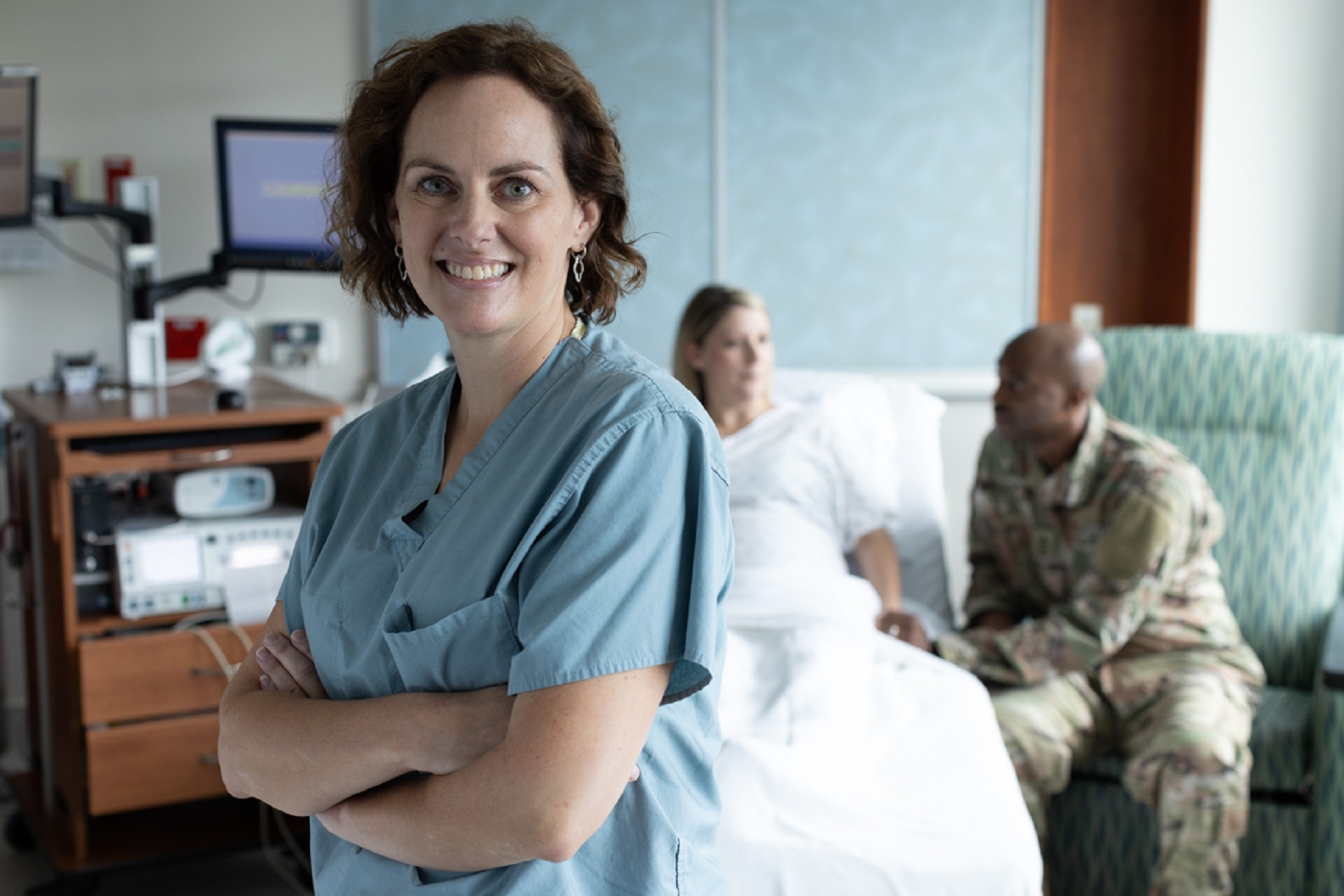 Samaritan Maternity Registered Nurse in a maternity room with soon-to-be parents. Samaritan is the Northern New York only Level II Perinatal Center.